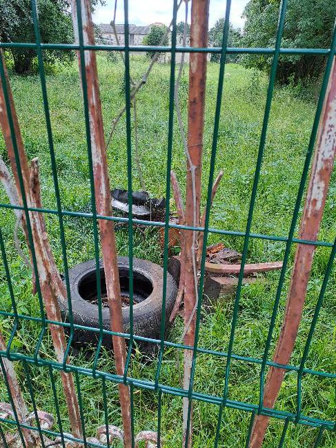 Route de Gourgues :
Un dépôt sauvage au parc à moutons ??